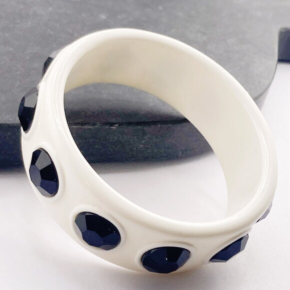 VINTAGE Black and white studded plastic bangle bracelet ~ 1950s 1960s jewelry - Picture 10 of 11